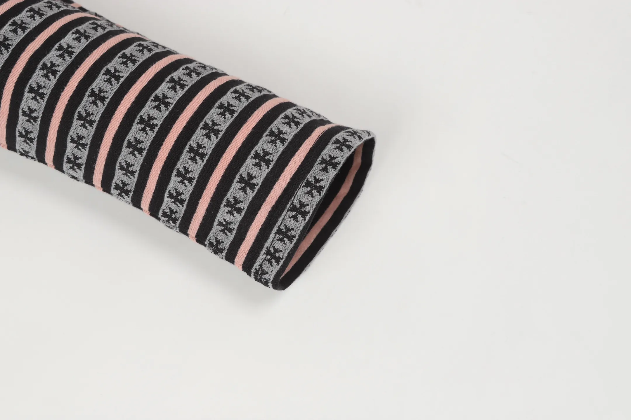 P190 -Chrome Hearts/Chrome Hearts 25ss season's most popular striped yarn-dyed long-sleeved T-shirt -High weight, high density and high quality. The wool is soft, delicate and skin-friendly. It feels soft and silky. It has excellent warmth and skin-friendly properties. -Customized weaving and dyeing, no color difference, no matter the fabric or workmanship details, beat the ordinary version on the market. -Colour: black, gray, blue, pink, green -Size: S M L XL